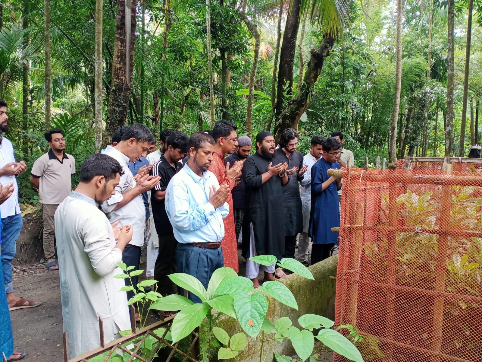 লক্ষ্মীপুরে শহীদ শাকিলের কবর জিয়ারত ও দোয়া